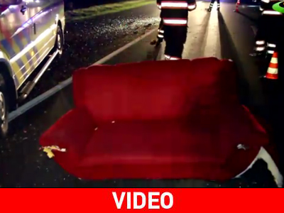 Προσοχή στους δρόμους, κυκλοφορούν αδέσποτοι… καναπέδες